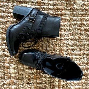 Pierre Dumas black booties